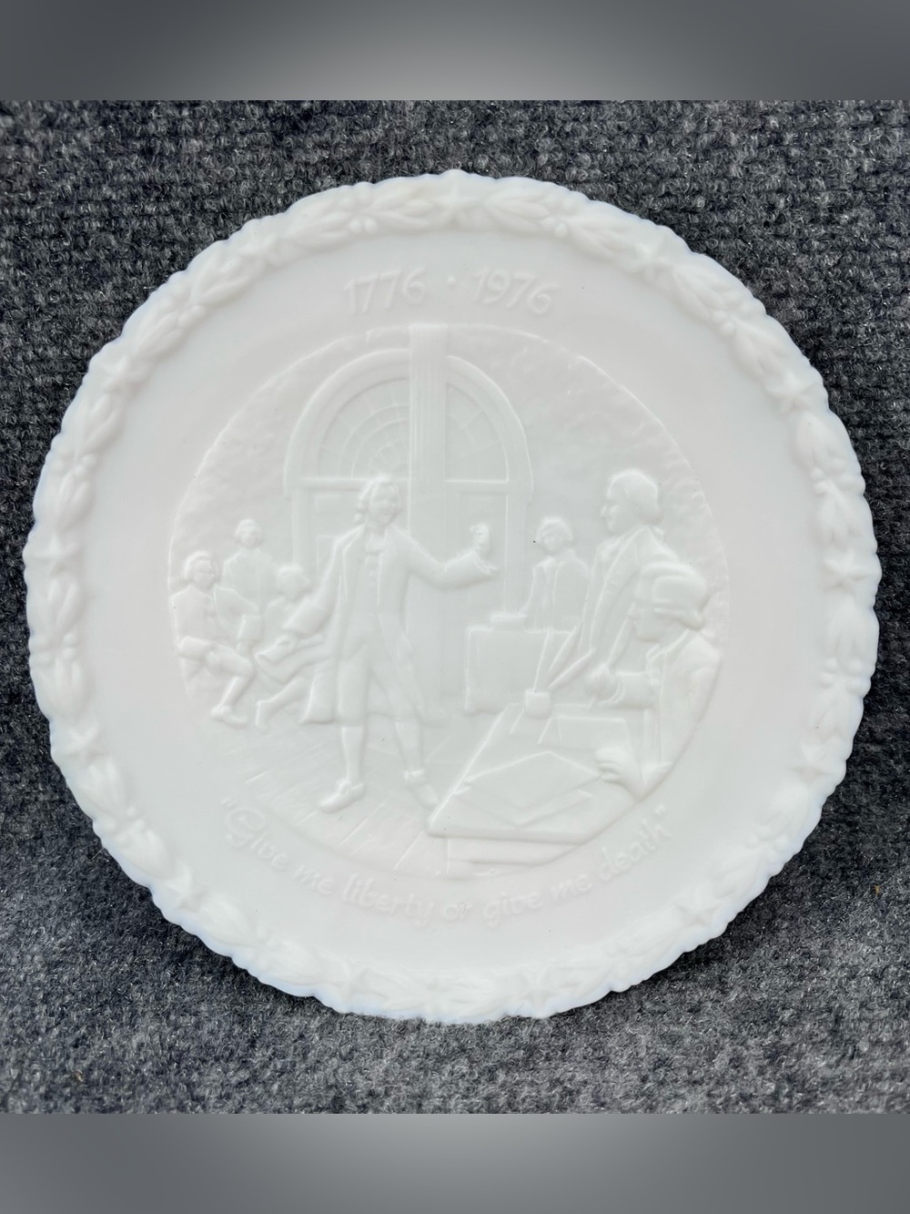 Fenton White Milk Glass Relief Commemorative Plate 1776-1976